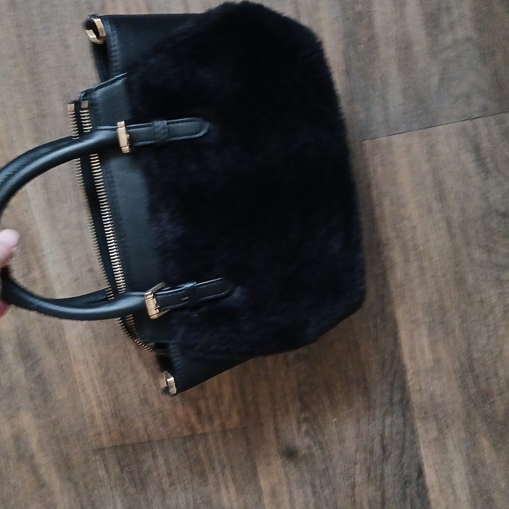 Love Moschino Inlaid Heart Fur Effect Tote Bag. - Picture 13 of 16